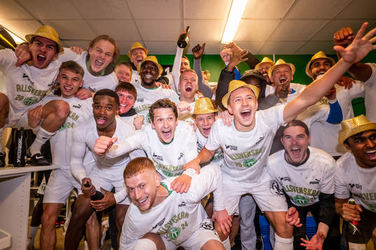 Västerås spelare jublar i omklädningsrummet över