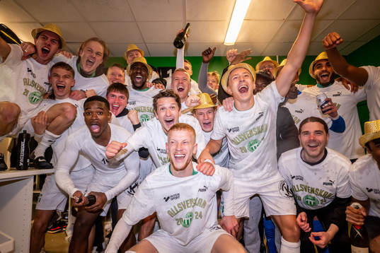Västerås spelare jublar i omklädningsrummet över