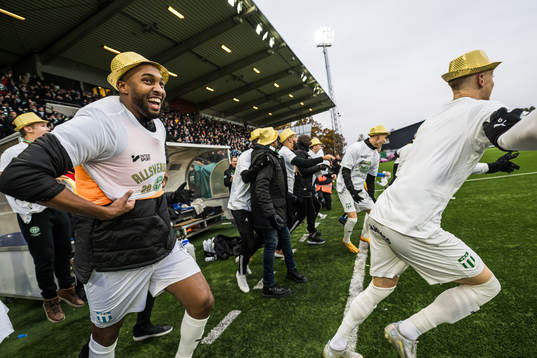 Västerås SKs Jabir Abdihakim Ali springer in på plan och