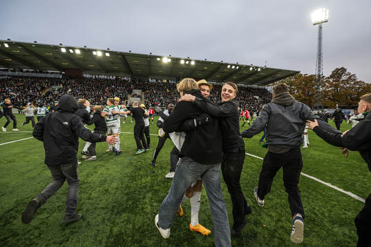 Västerås SKs spelare jublar
