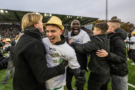 Västerås SKs spelare jublar