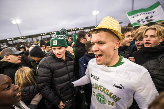 Västerås SKs Simon Johansson jublar över avancemanget