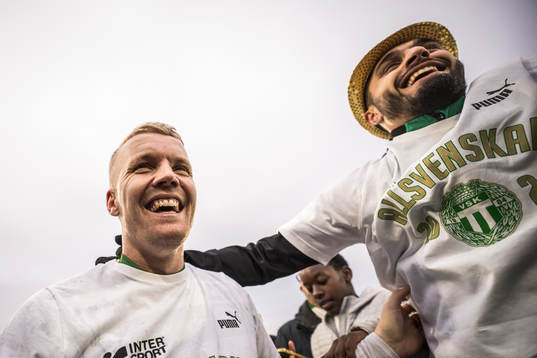 Västerås SKs Simon Johansson jublar över avancemanget