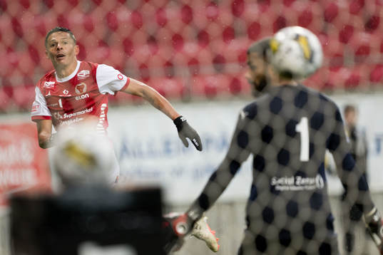 Kalmars Romario Pereira Sipiao och Värnamos Jonathan Ursin