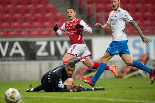 Värnamos Jonathan Ursin Rasheed och Kalmars Simon Skrabb