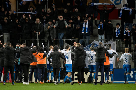 Värnamos spelare jublar