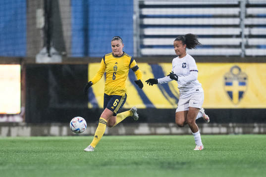 Hanna Wijk of Sweden and Airine Fontaine of France