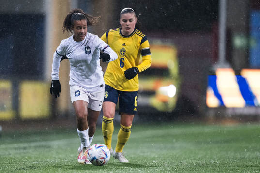 Airine Fontaine of France and Hanna Wijk of Sweden