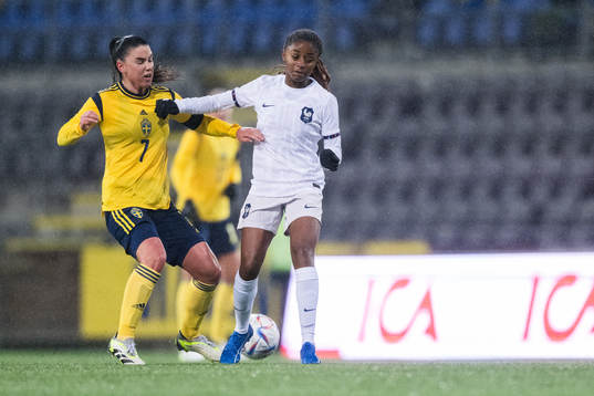 Emilia Pelgander of Sweden and Laurina Fazer of France