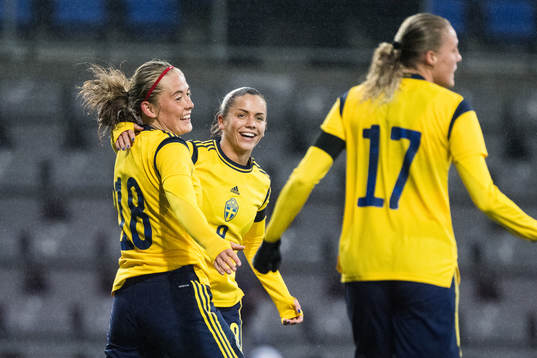 Paulina Nyström and Johanna Renmark of Sweden celebrate