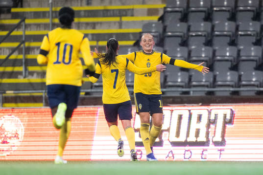Paulina Nyström of Sweden celebrates with Emilia Pelgander