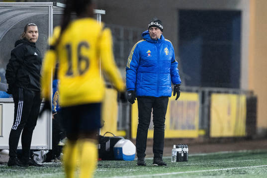 Head coach Martin Qvarmans Möller of Sweden