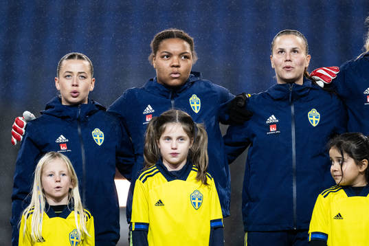 Cornelia Kapocs, goalkeeper Serina Iddrisu Backmark and