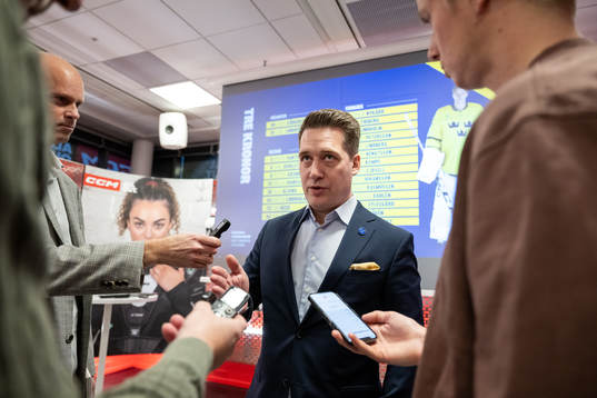 Tre Kronors förbundskapten Sam Hallam