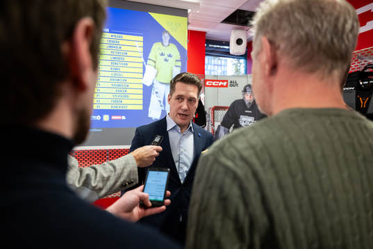 Tre Kronors förbundskapten Sam Hallam