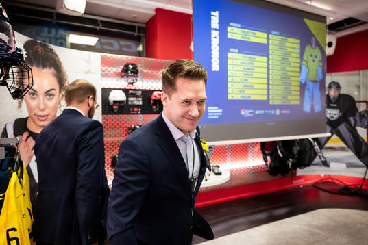 Tre Kronors förbundskapten Sam Hallam