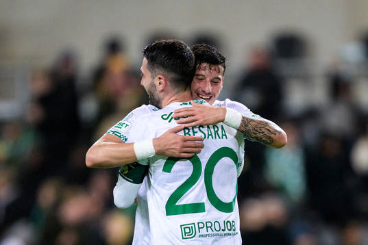 Hammarbys Viktor Djukanovic och Nahir Besara jublar
