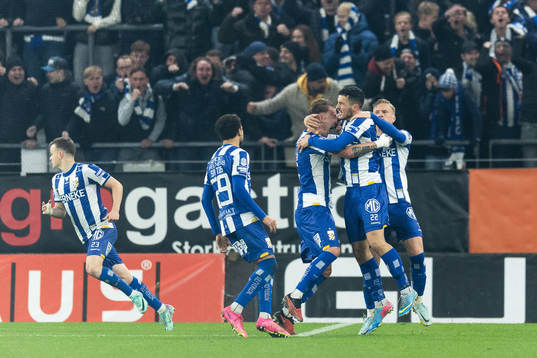 IFK Göteborgs spelare jublar