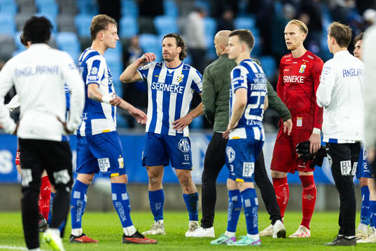 IFK Göteborgs Gustav Svensson och lagkamrater deppar