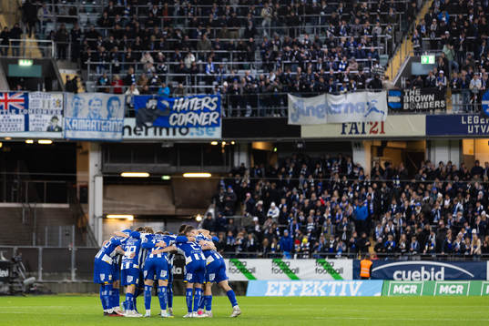 IFK Göteborgs spelare samlade innan andra halvleken av