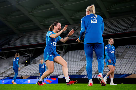 Tuva Hansen and Guro Bergsvand of the Norwegian women's