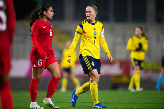 Sila Tetik of Turkey and Tuva Skoog of Sweden
