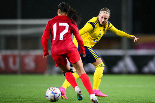 Julia Ouz of Turkey and Agnes Mårtensson of Sweden
