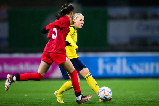 Sila Tetik of Turkey and Ida Garmfors of Sweden