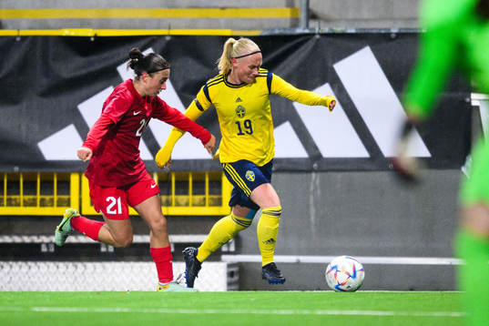 Beril Beceren of Turkey and Lovisa Brogren of Sweden