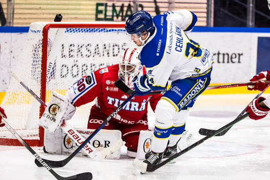 Timrås målvakt Jacob Johansson och Leksands Peter Cehlarik