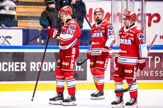 Timrås Anton Wedin, Anton Lander och Elmeri Eronen deppar