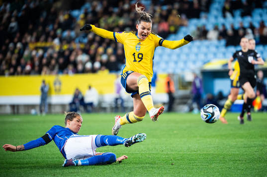 Johanna Rytting Kaneryd of Sweden and Elena Linari of Italy