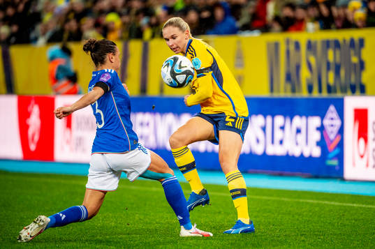 Jonna Andersson of Sweden and Lucia Di Guglielmo of Italien