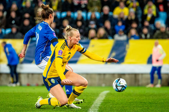 Stina Blackstenius of Sweden and Martina Lenzini of Italien