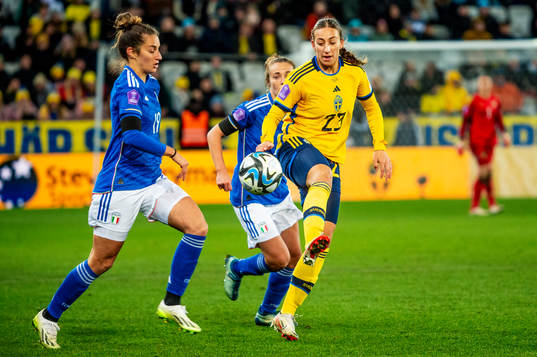 Rusul Rosa Kafaji of Sweden and Martina Lenzini of Italien