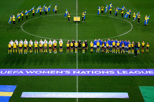 Players of Sweden and of Italien