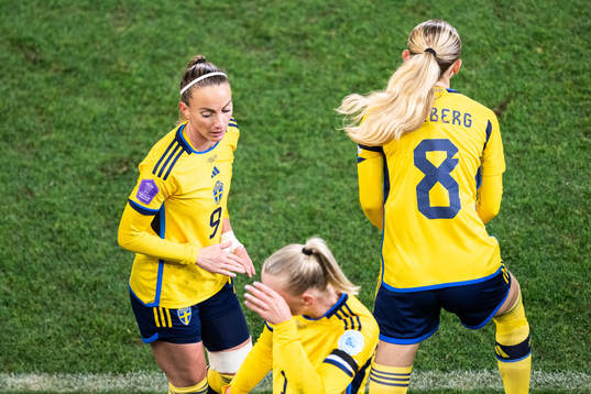 Kosovare Asllani and Matilda Vinberg of Sweden