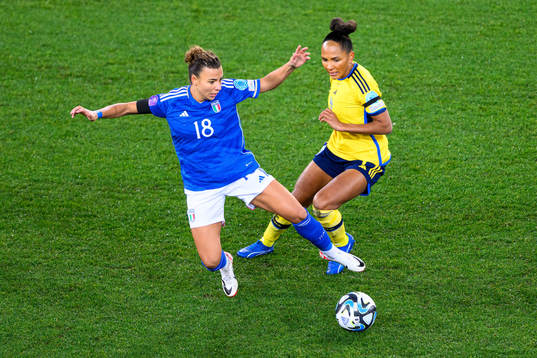 Arianna Caruso of Italien and Madelen Janogy of Sweden