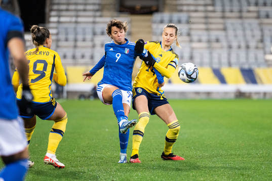 Valentina Giacinti of Italy and Nathalie Björn of Sweden