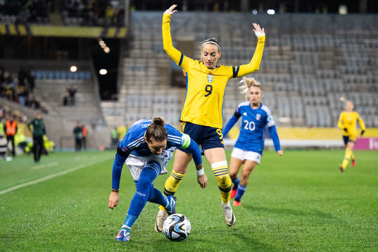Elena Linari of Italy and Kosovare Asllani of Sweden