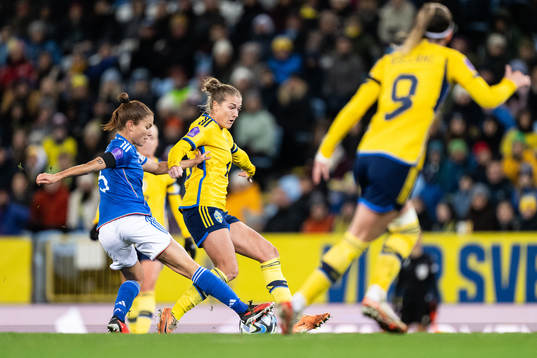 Manuela Giugliano of Italy and Filippa Angeldahl of Sweden