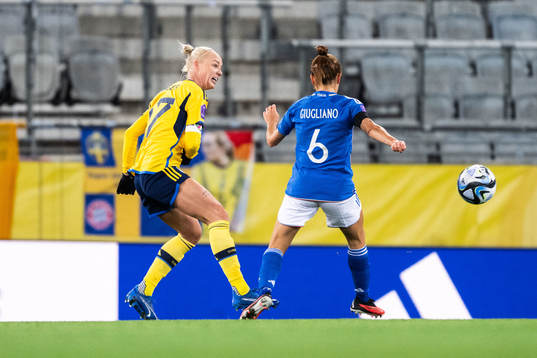 Caroline Seger of Sweden and Manuela Giugliano of Italy