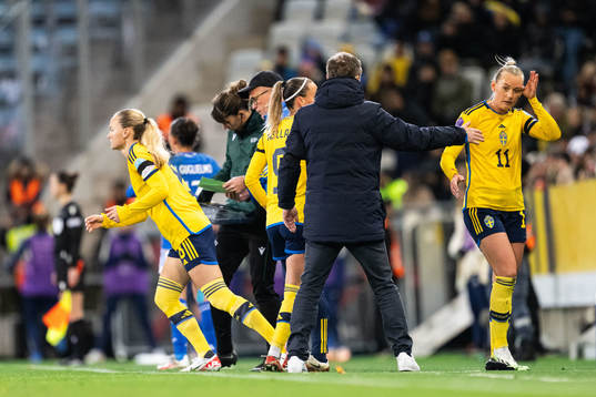 Matilda Vinberg, Kosovare Asllani and Stina Blackstenius of