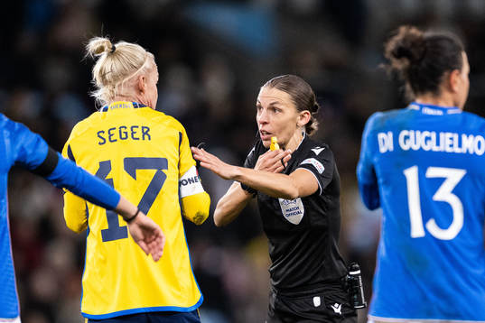 Caroline Seger of Sweden and Referee Stéphanie Frappart