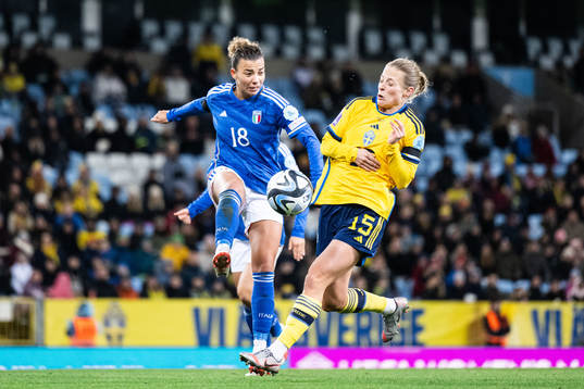 Arianna Caruso of Italy and Anna Anvegård of Sweden