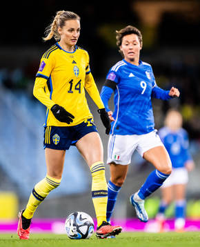 Nathalie Björn of Sweden and Valentina Giacinti of Italy