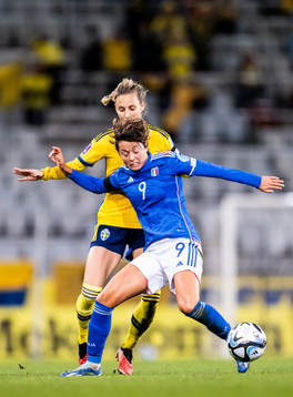 Nathalie Björn of Sweden and Valentina Giacinti of Italy