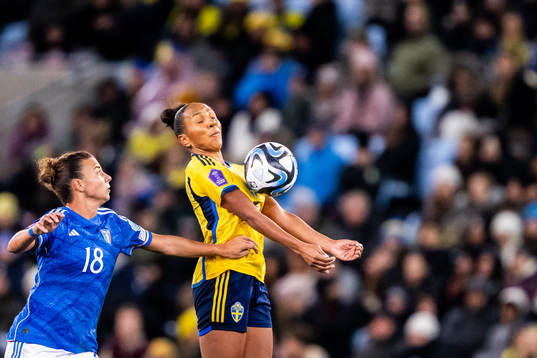 Arianna Caruso of Italy and Madelen Janogy of Sweden
