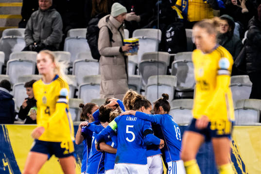 Valentina Giacinti of Italy celebrate