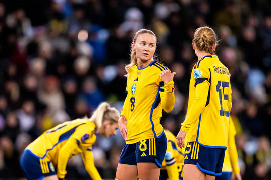 Matilda Vinberg and Anna Anvegård of Sweden